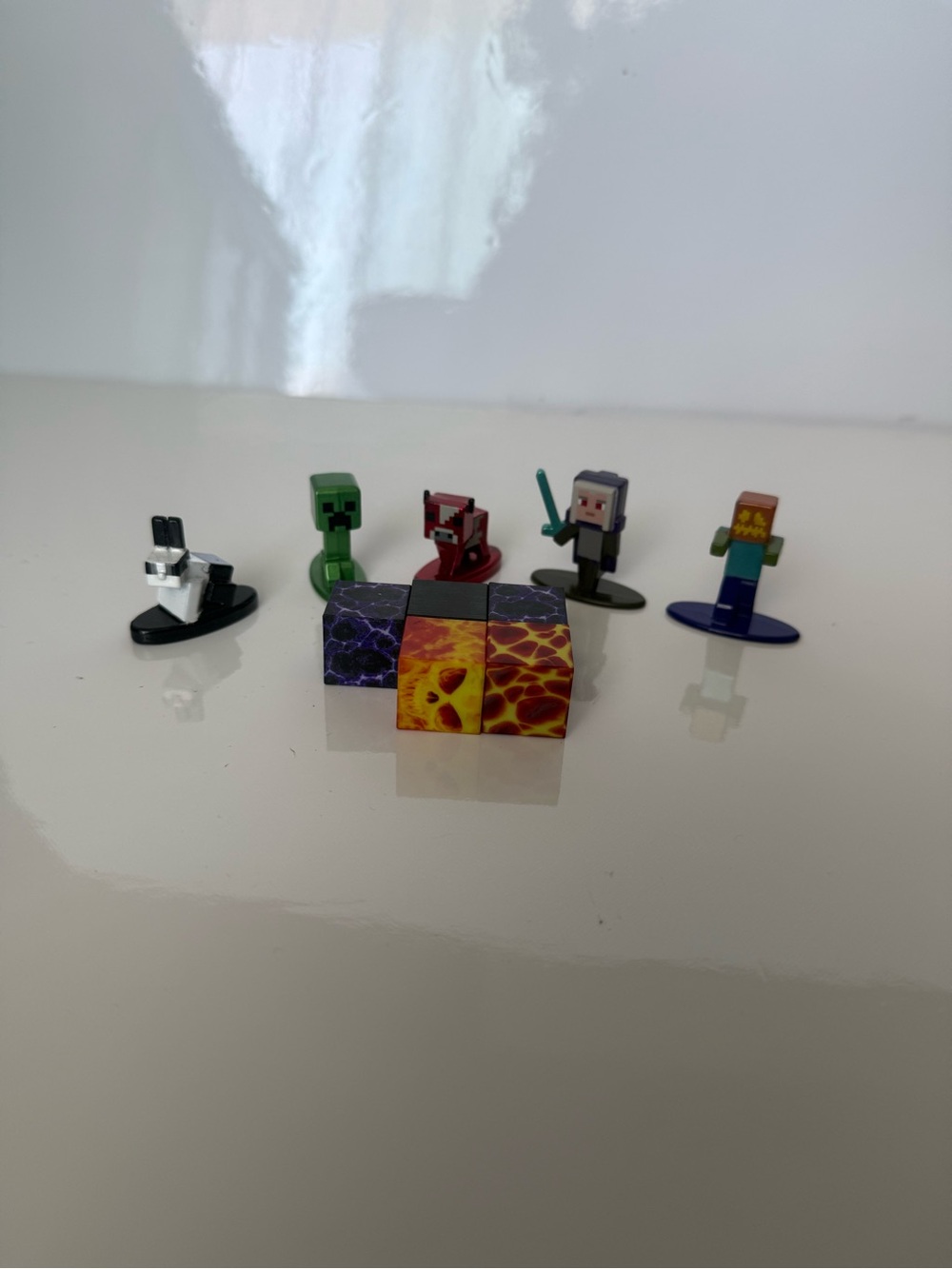 MINECRAFT Mini-Figures DieCast Metal LOT of 5 Figures And 5 Magnetic Blocks